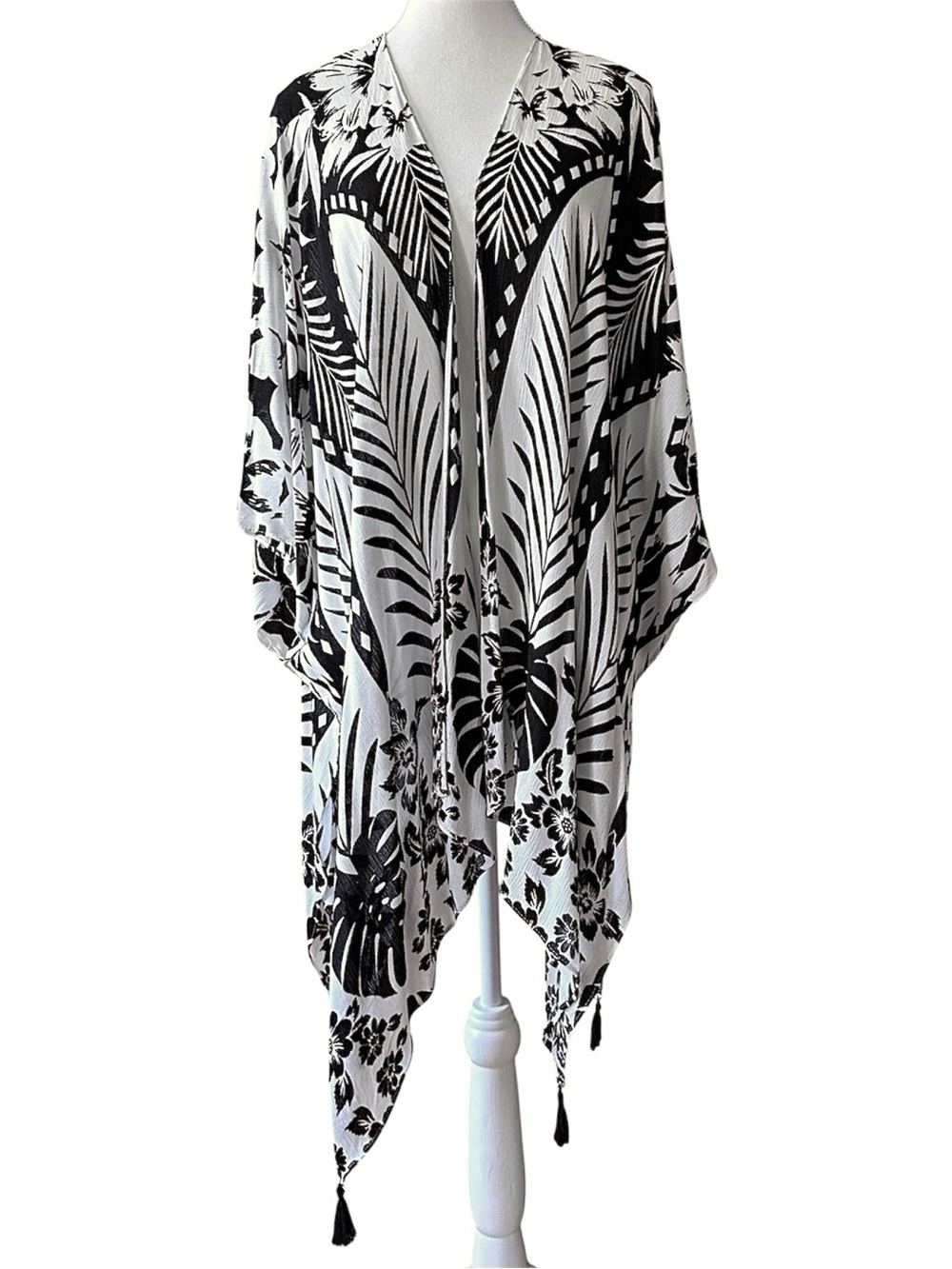 NWT Vince Camuto Kimono Boho Tropical Palm Floral Black White Swim Cover Tassels